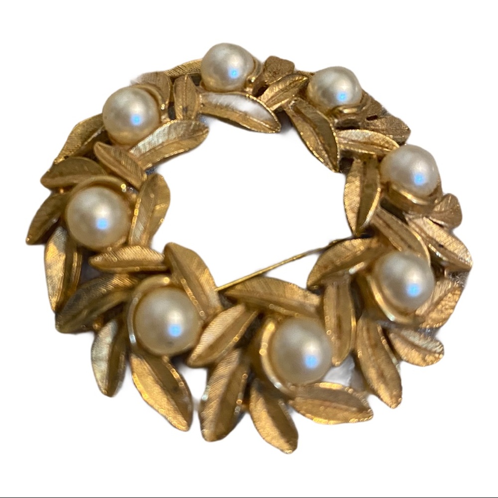 Vintage Avon Pearl Bead Wreath Brooch, Pin